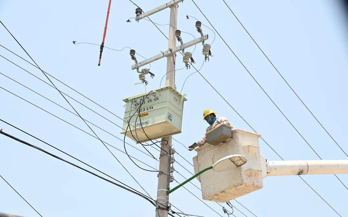 Agosto les sale caro, recibos de luz llegan con aumentos al comercio 